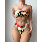 Tammy mit bedrucktem Bandeau-Bikini mit Kleid